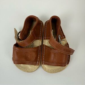 NIB Bear Feet Shoe Co Sandals in Chestnut Size 4